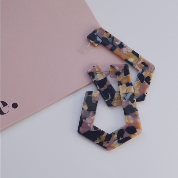 Large Multi Tortoise Resin Hoop Earrings - Picture 7 of 7